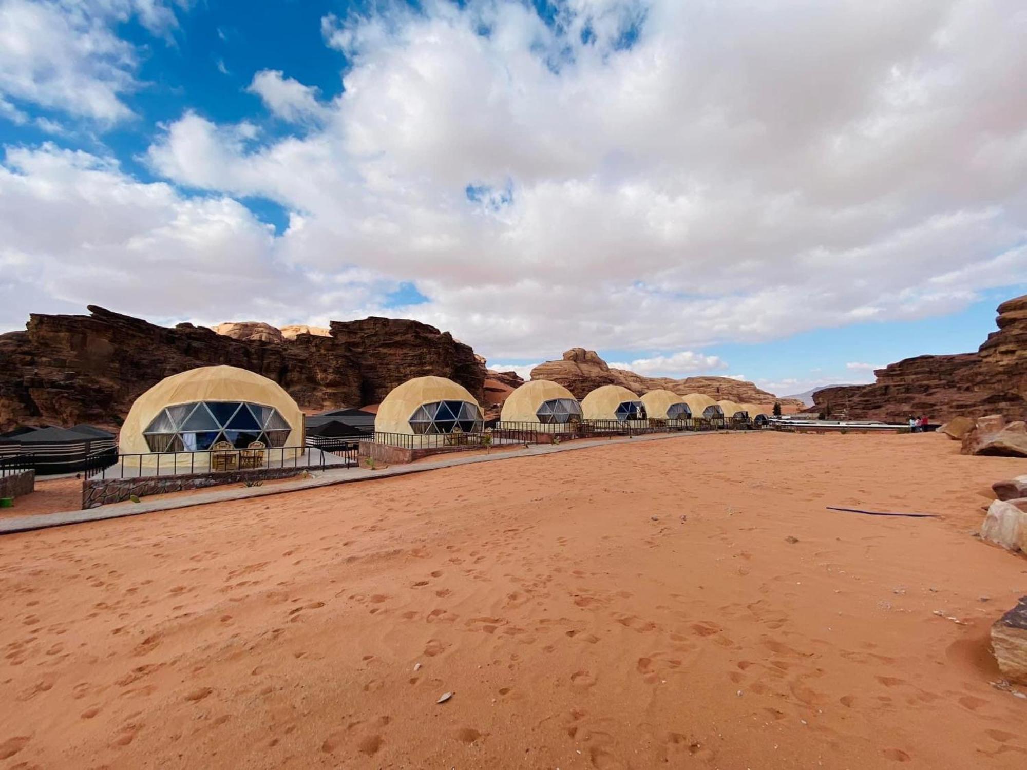 ホテル Wadi Rum Starlight Camp エクステリア 写真